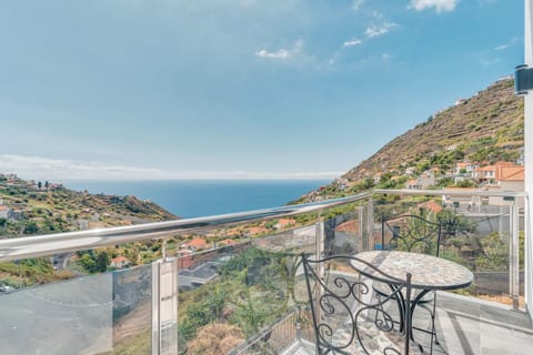 Natural landscape, View (from property/room), Balcony/Terrace, Mountain view, Sea view