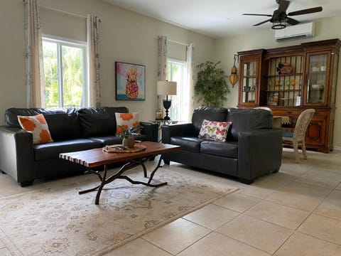 Beach Side Beauty with amazing Pool! House in Crystal Beach