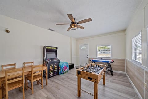 Heated Pool Home 10 miles Beach 3 miles IMG House in Bayshore Gardens