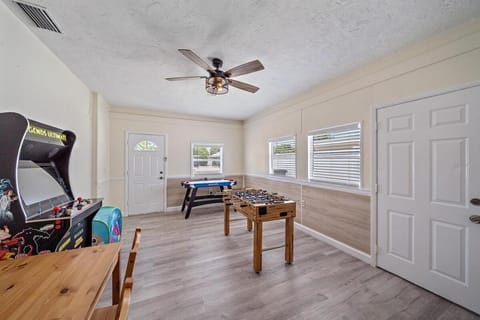 Heated Pool Home 10 miles Beach 3 miles IMG House in Bayshore Gardens