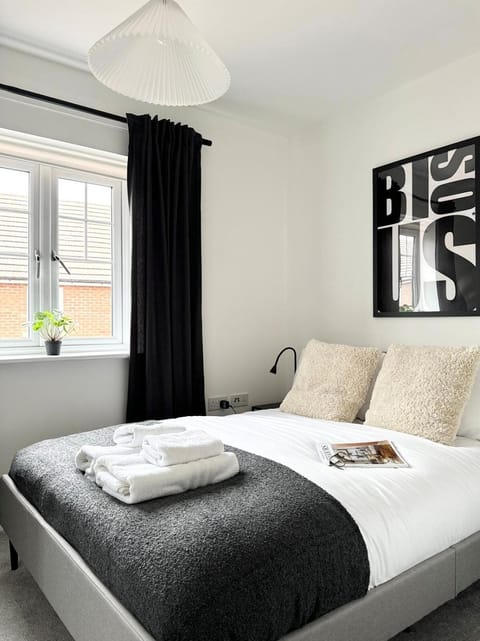 Spacious Oxfordshire House - 5 beds, sleeps 8 Apartment in Didcot