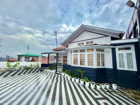Property building, Day, Parking