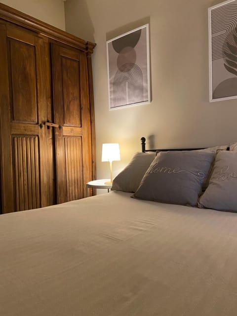 Bed, Photo of the whole room, Bedroom, wardrobe