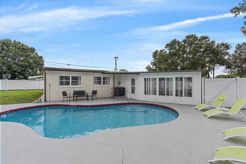 Florida Living Villa in Bayshore Gardens