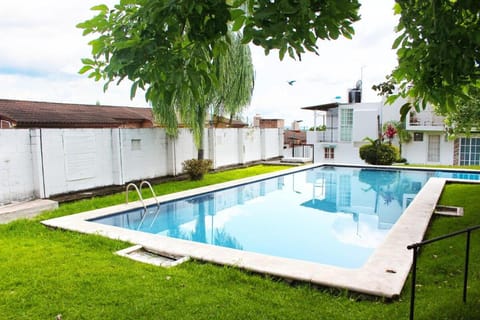 Swimming pool, Swimming pool