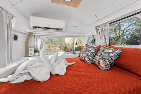 Running Buck Airstream 1 - Hot Tub & 5 Min to Main Campground/ 
RV Resort in Fredericksburg