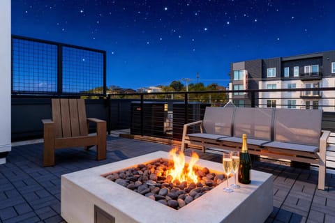 8BR Rooftops with Hot Tub Fire Pit Skyline Views House in East Nashville