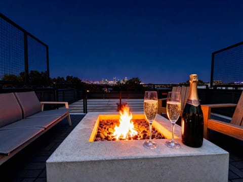 Rooftop Hot Tub Fire Pit 8BR Near Broadway House in East Nashville