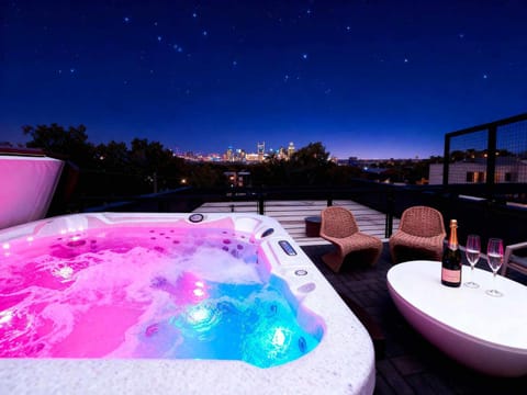 Rooftop Hot Tub Fire Pit 8BR Near Broadway House in East Nashville