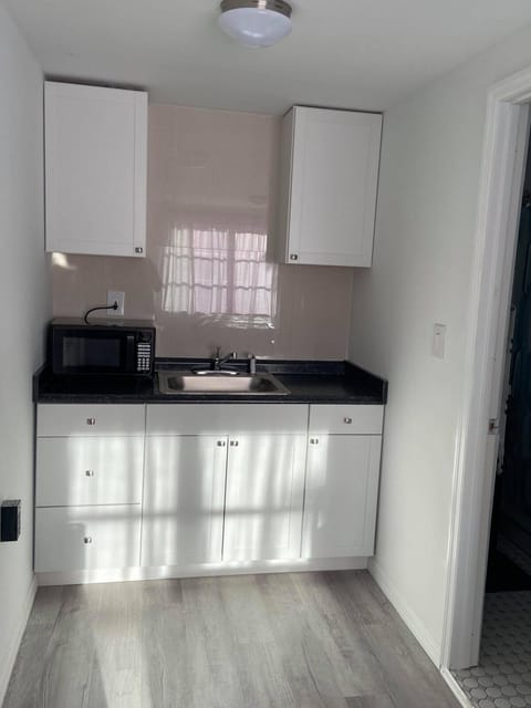 Cozy Studio in Quiet Neighborhood Apartment in Bayshore Gardens