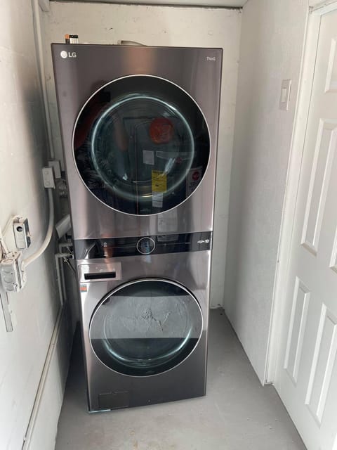 Cozy Studio in Quiet Neighborhood Apartment in Bayshore Gardens