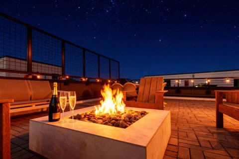 Rooftop Hot Tub Fire Pit 6BR Near Broadway House in East Nashville