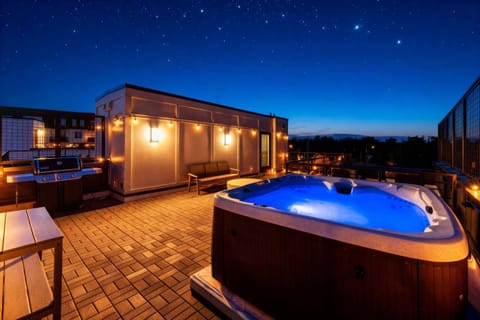 Rooftop Hot Tub Fire Pit 6BR Near Broadway House in East Nashville