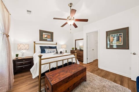 Southern Oak Cottage House in Summerville