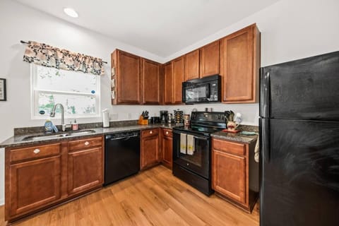 Southern Oak Cottage House in Summerville