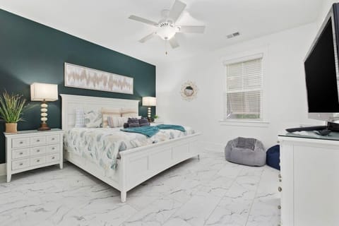 Serene Coastal Getaway with Resort Amenities with new in-unit Game Room House in Briarcliffe Acres