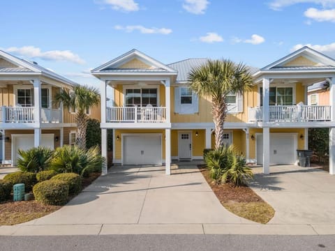 Stunning Townhome with North Beach Resort Access- Pools, Hot tubs, Pets Welcome House in Briarcliffe Acres