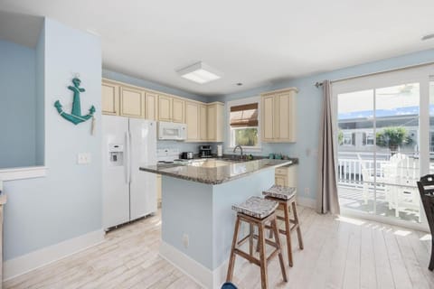 Stunning Townhome with North Beach Resort Access- Pools, Hot tubs, Pets Welcome House in Briarcliffe Acres