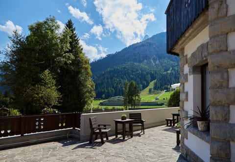 Restaurant/places to eat, Natural landscape, Mountain view