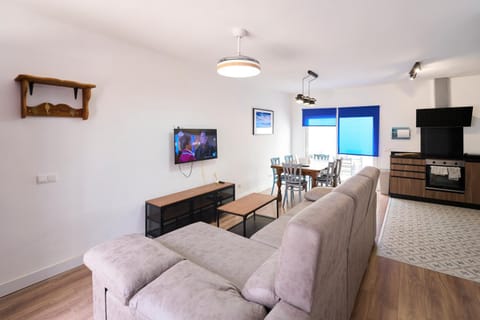 Communal lounge/ TV room, Communal lounge/ TV room, TV and multimedia, Kitchen or kitchenette, Living room, Dining area