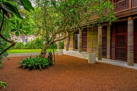 Property building, Day, Garden, Garden view