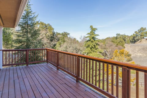 Serendipity Luxury Retreat - Vineyard! Private Hot Tub! Dogs Welcome! House in Atascadero