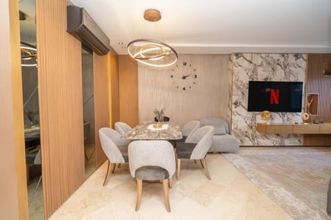 Communal lounge/ TV room, TV and multimedia, Living room, Seating area, Dining area, Evening entertainment