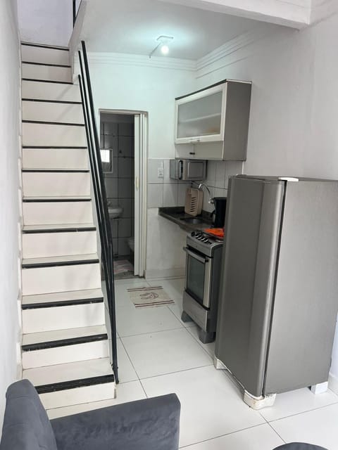 Kitchen or kitchenette, minibar, stove