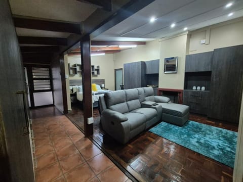 Modern Van Riebeeck Park Accomodation Apartment in Western Cape