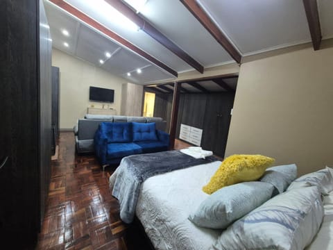 Modern Van Riebeeck Park Accomodation Apartment in Western Cape