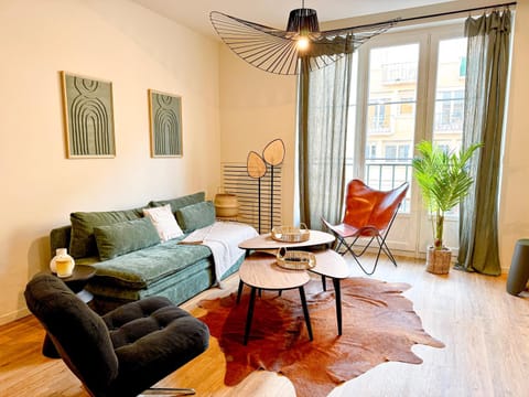 Communal lounge/ TV room, Living room, Seating area