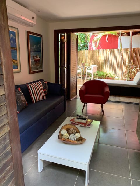 Patio, Living room, Seating area, Dining area, air conditioner