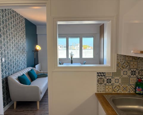 View (from property/room), Kitchen or kitchenette, City view