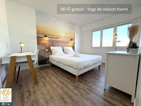 Bed, Photo of the whole room, Decorative detail, Seating area, Quiet street view, flat iron, heating, internet, storage
