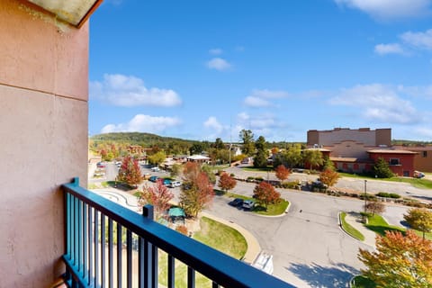 Chula Vista Resort Condo # 2520 Hotel in Wisconsin Dells