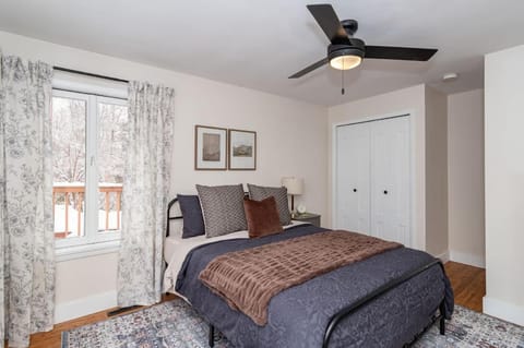 Modern 3BR Getaway-Stylish Ames House in Ames