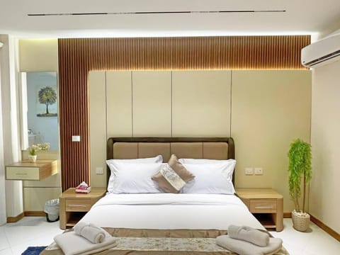 Bed, Photo of the whole room, Bedroom, towels, air conditioner