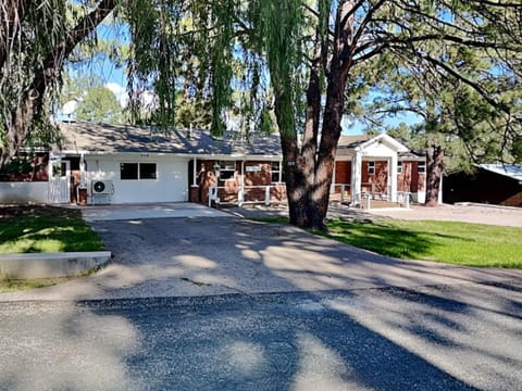Property building, Day, Natural landscape, Garden, Parking