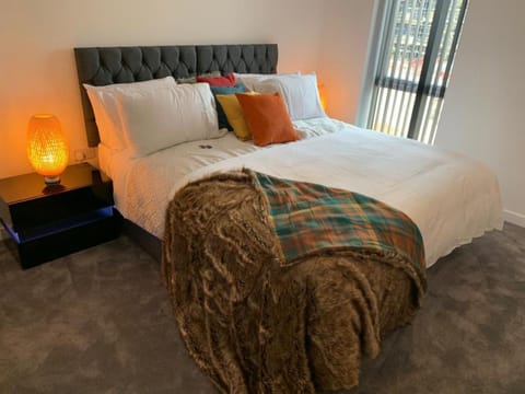 Bed, Photo of the whole room, Decorative detail, Bedroom
