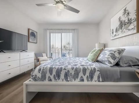 Waterfront-Family & Pet Friendly for 6 House in Apollo Beach