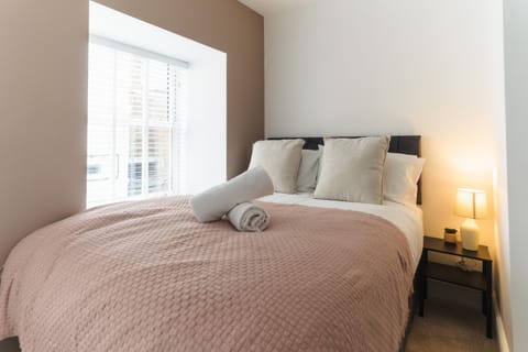 Photo of the whole room, Bedroom, towels