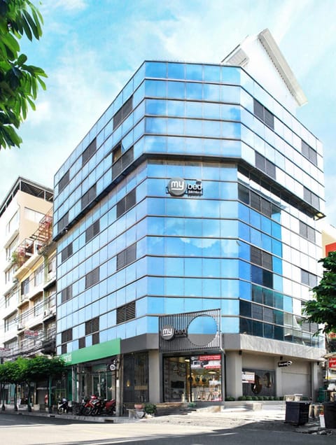 Facade/entrance, Off site, Street view