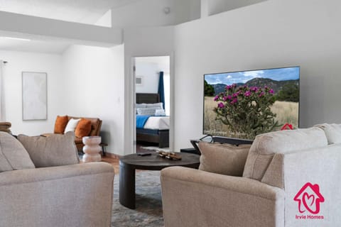 Poolside Haven on Montano An Irvie Home House in Albuquerque