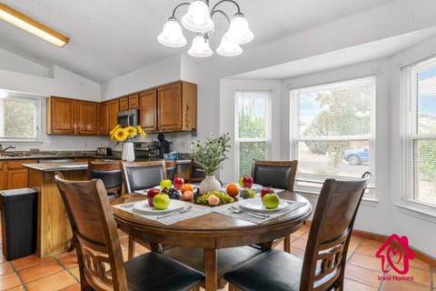 Poolside Haven on Montano An Irvie Home House in Albuquerque