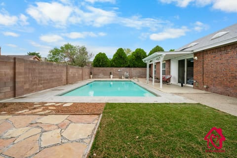 Poolside Haven on Montano An Irvie Home House in Albuquerque