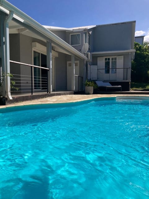 Property building, Pool view