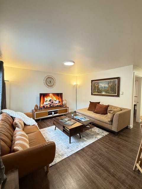 Green lake Retreat Modern Charm & Comfort Apartment in Phinney Ridge