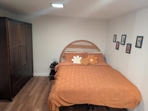 Entire ADU with hottub House in SeaTac