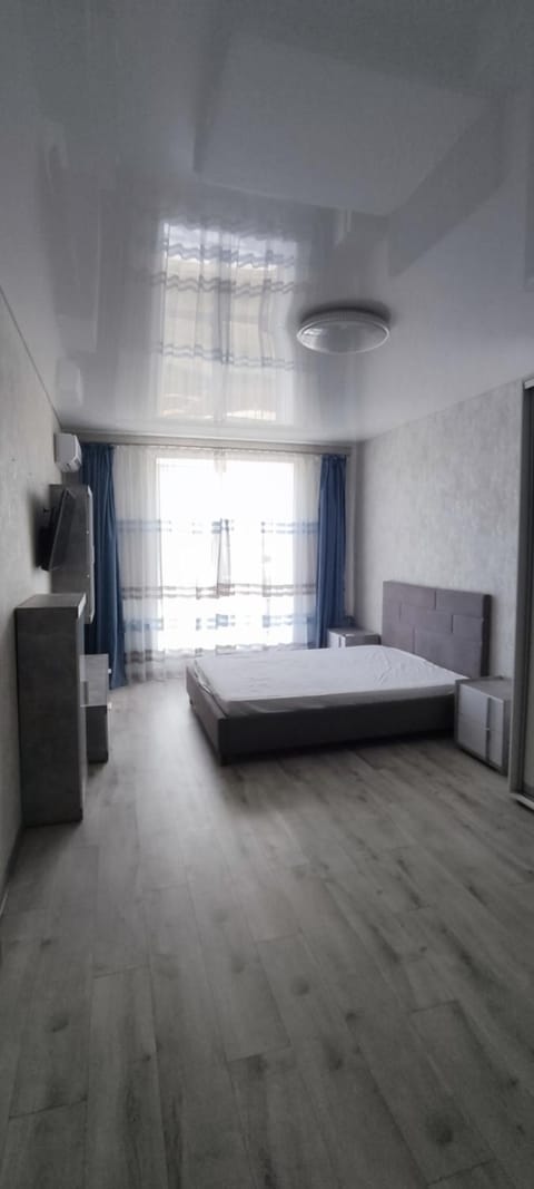 Bed, TV and multimedia, Bedroom