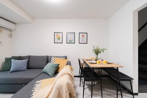 Living room, Seating area, Dining area